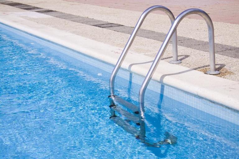 Pourquoi choisir une piscine coque à Bourg-en-Bresse ?