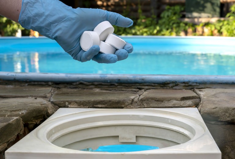 📍 Quel traitement piscine choisir en Auvergne Rhône-Alpes ? Nos conseils selon votre région